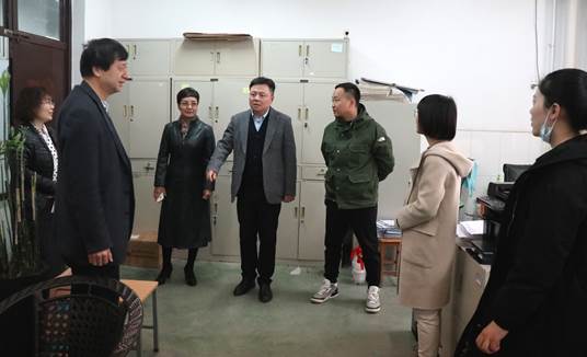 校党委副书记梁云鹤来足球投注网站
走访调研学生工作