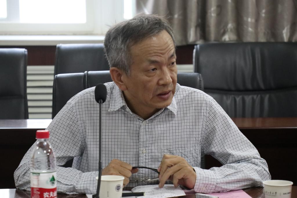 校党委委员、副校长刘卜参加足球投注网站
党委理论学习中心组（扩大）会议