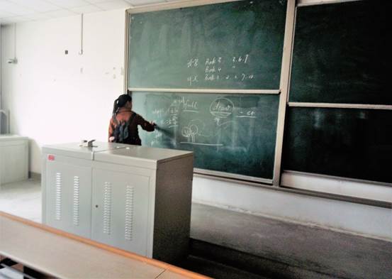 足球投注网站
阳光青协l雷锋月3月5日清扫教二教室 (3)